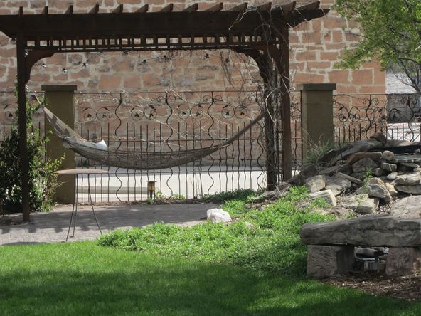 FlatIron Historic Sandstone Inn: 745 N River St, Hot Springs, SD 57747